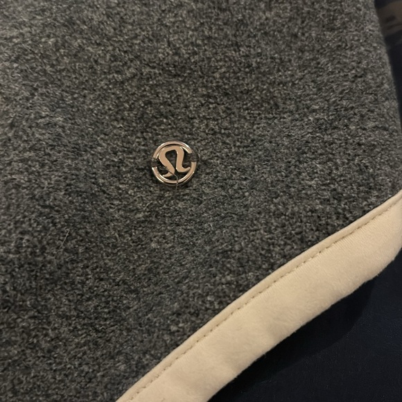 Lululemon Presence of Mind Jacket Polar Cream - size 10 - Picture 10 of 16